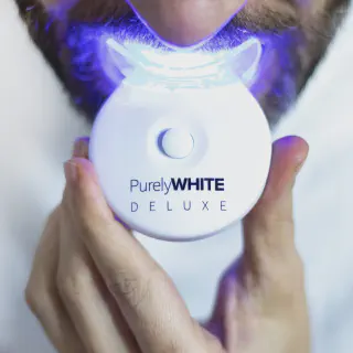 /img/25665-teeth-whitening-pros-cons.webp