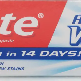 /img/25726-colgate-advanced-whitening-daily-routine.webp