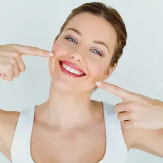 /img/25756-fresno-teeth-whitening-brushing.webp
