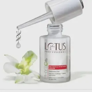 /img/25780-face-shop-whitening-serum-comparison.webp