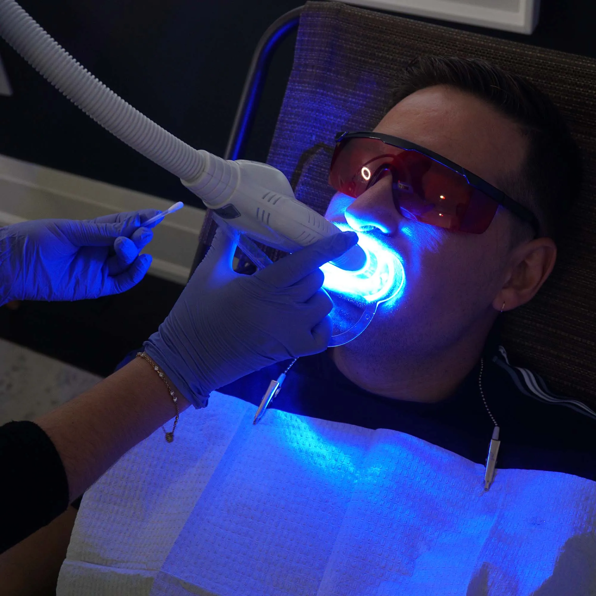 /img/25804-teeth-whitening-course-7.webp