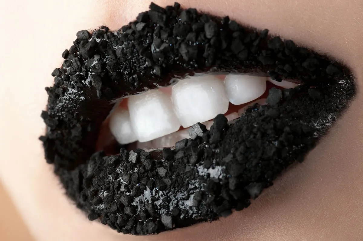 /img/25819-smiling-teeth.webp