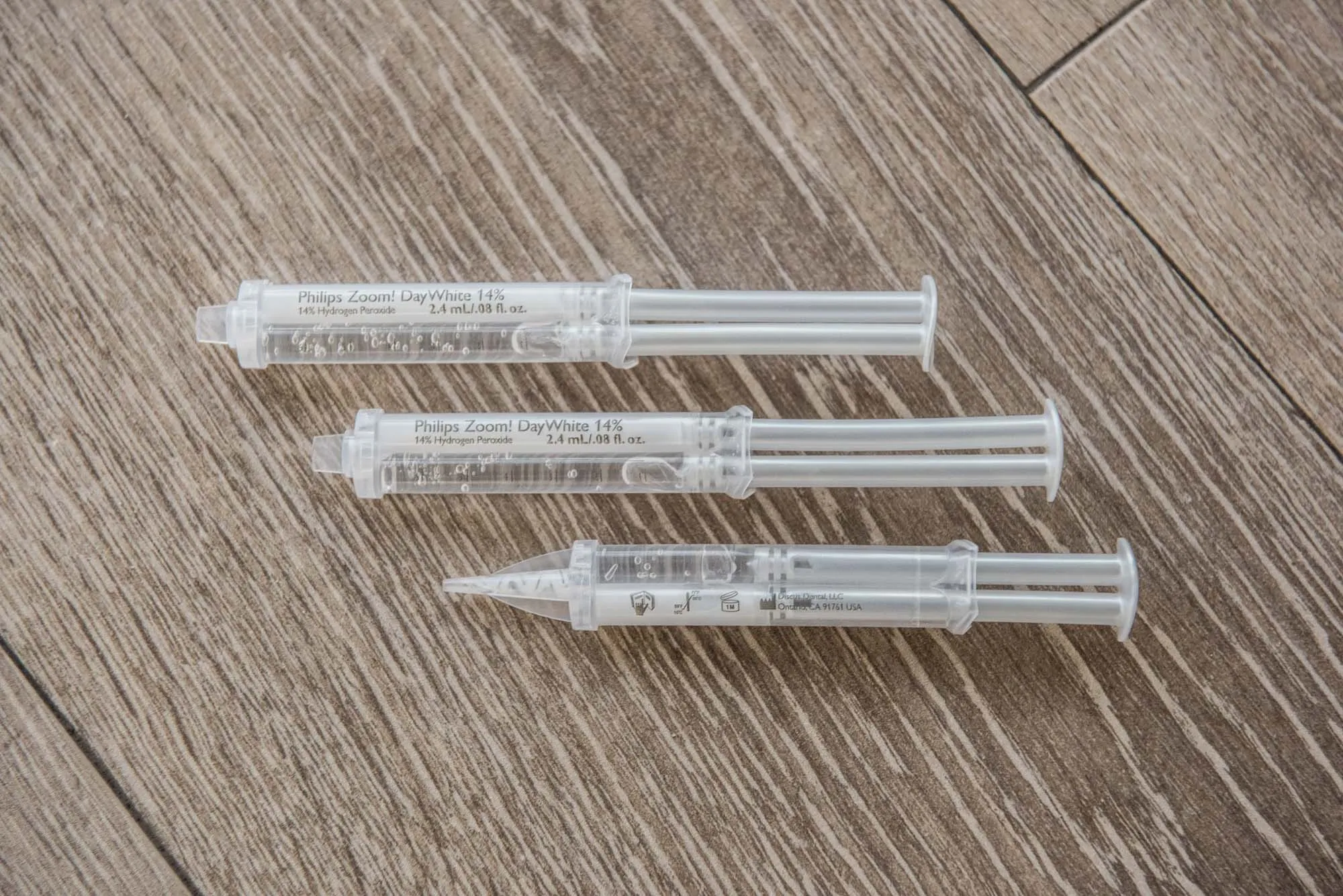 /img/25842-teeth-whitening-kit.webp