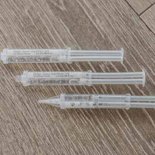 /img/25842-teeth-whitening-kit.webp